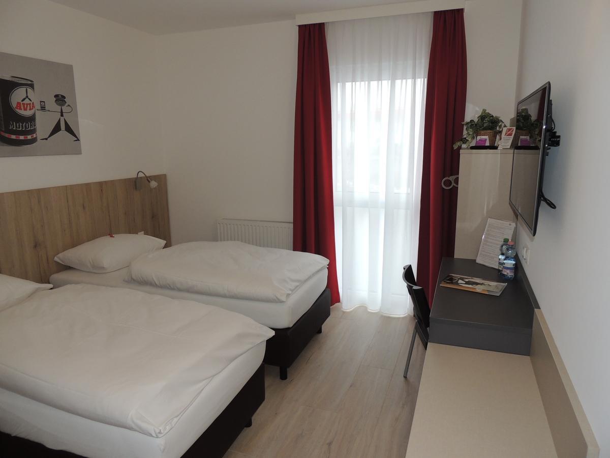 Avia Motel Bisamberg Korneuburg Exteriör bild